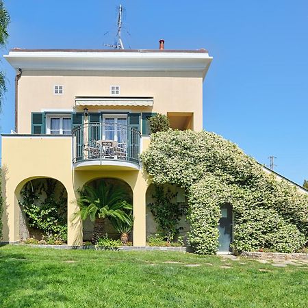Casa Vacanze Nel Giardino Di Renzo 因佩里亚 外观 照片