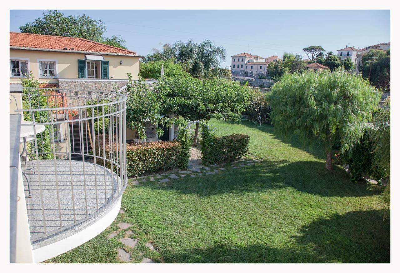 Casa Vacanze Nel Giardino Di Renzo 因佩里亚 外观 照片