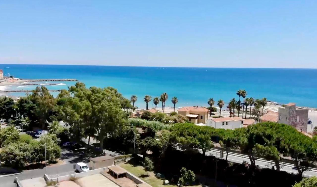 Casa Vacanze Nel Giardino Di Renzo 因佩里亚 外观 照片