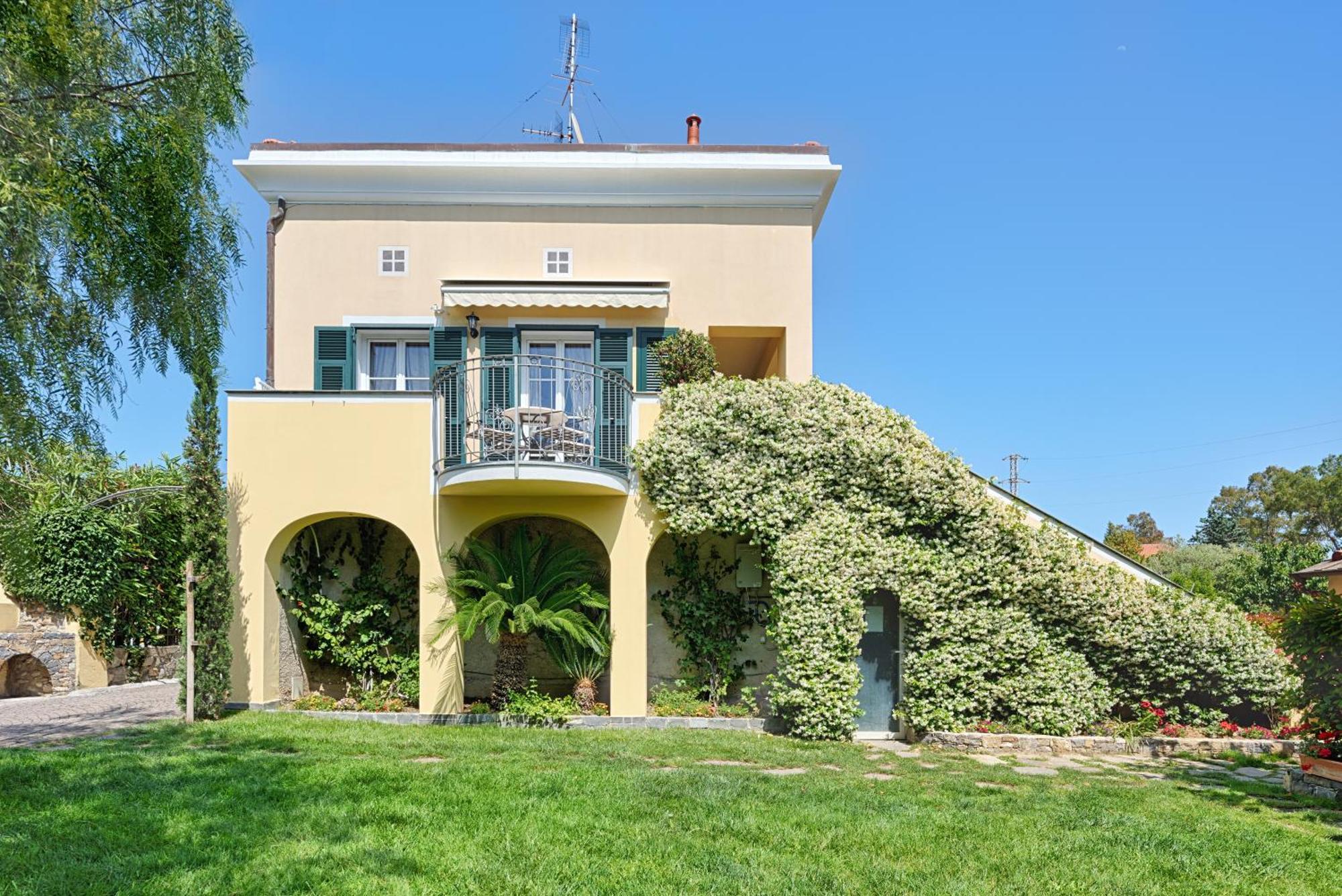 Casa Vacanze Nel Giardino Di Renzo 因佩里亚 外观 照片