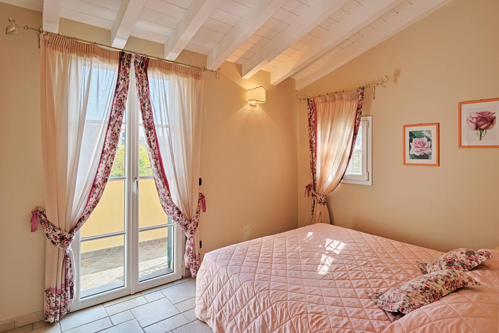 Casa Vacanze Nel Giardino Di Renzo 因佩里亚 外观 照片