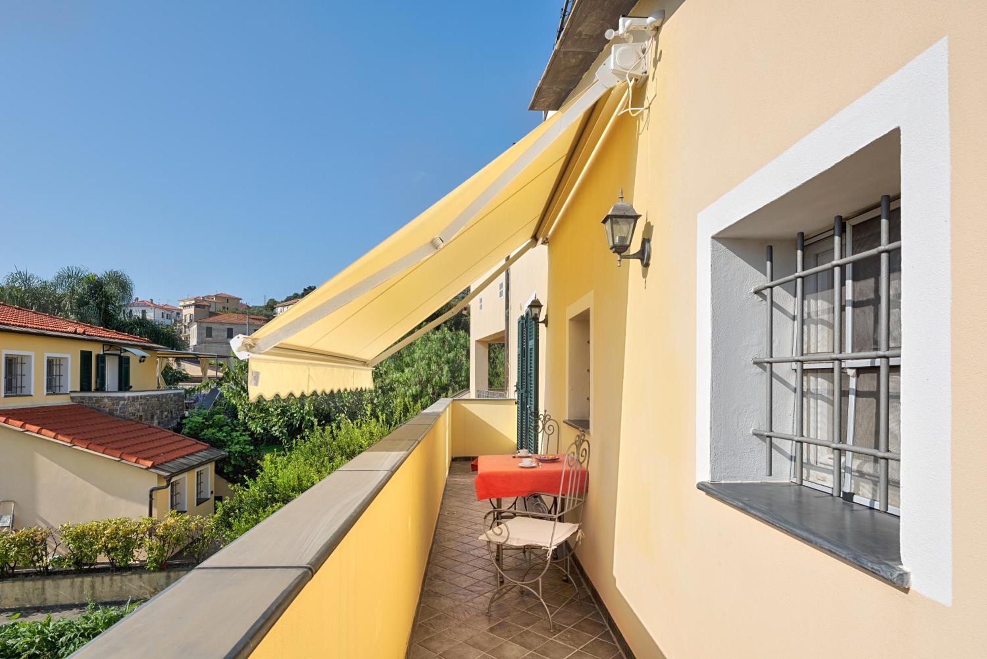 Casa Vacanze Nel Giardino Di Renzo 因佩里亚 外观 照片