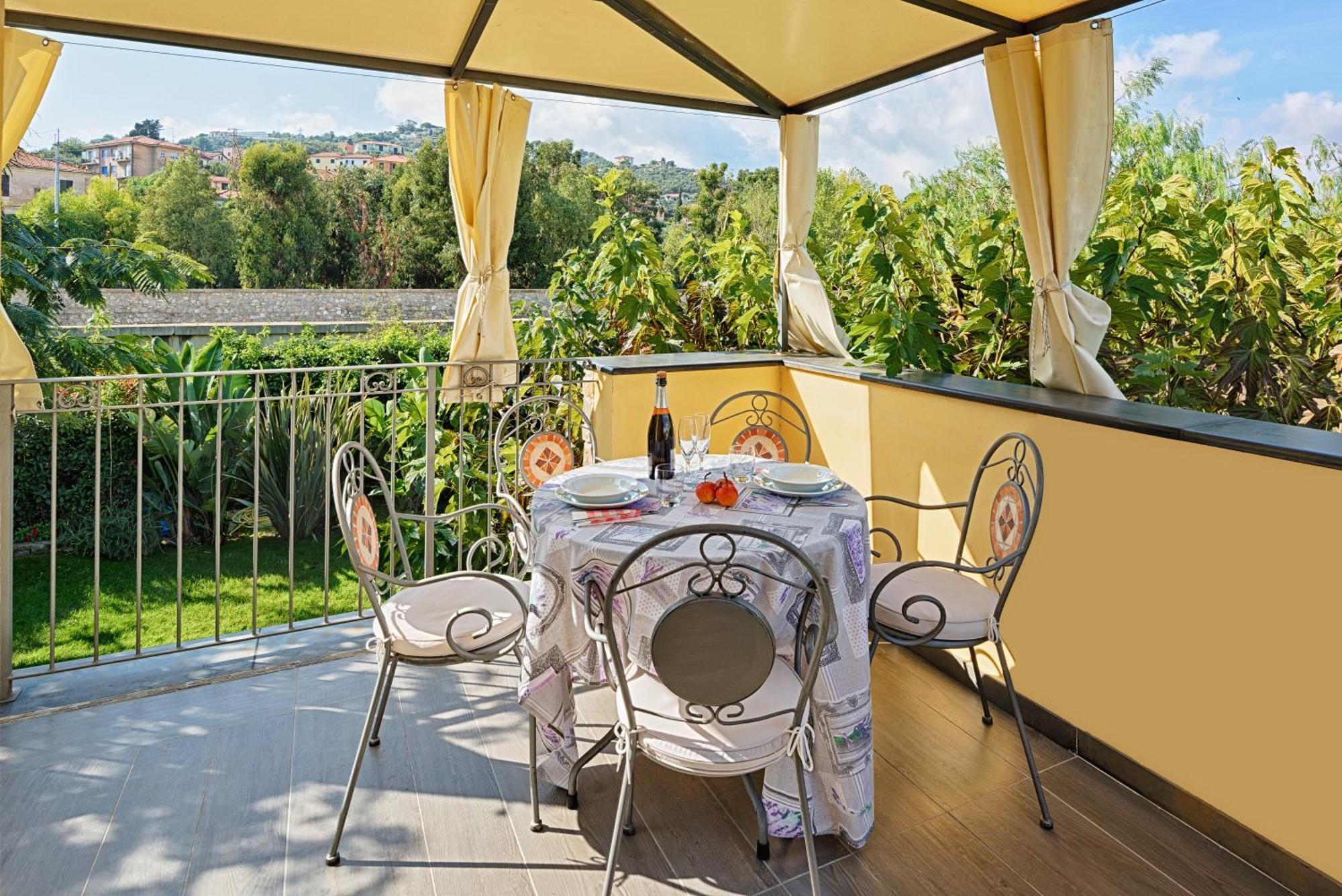 Casa Vacanze Nel Giardino Di Renzo 因佩里亚 外观 照片