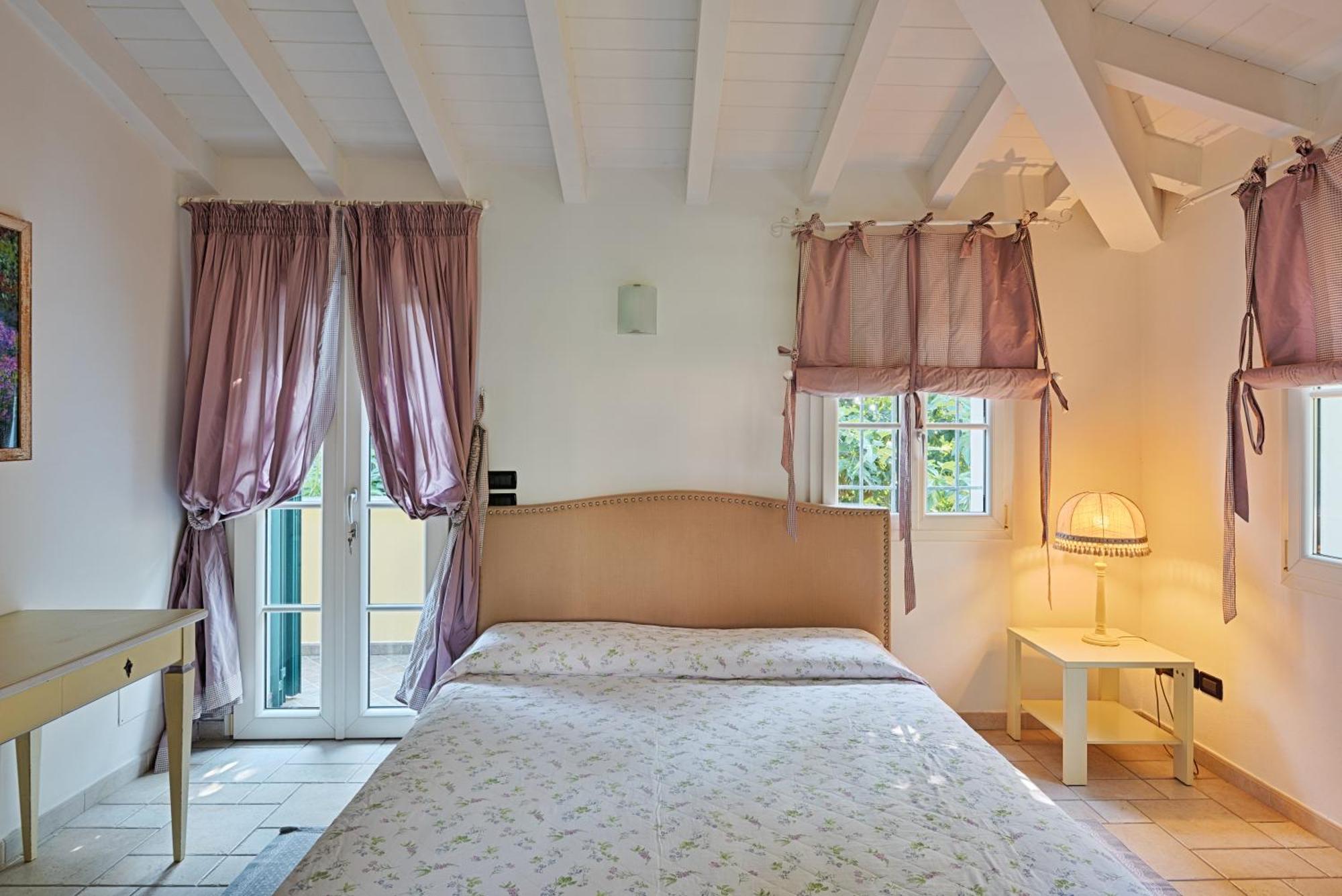 Casa Vacanze Nel Giardino Di Renzo 因佩里亚 外观 照片