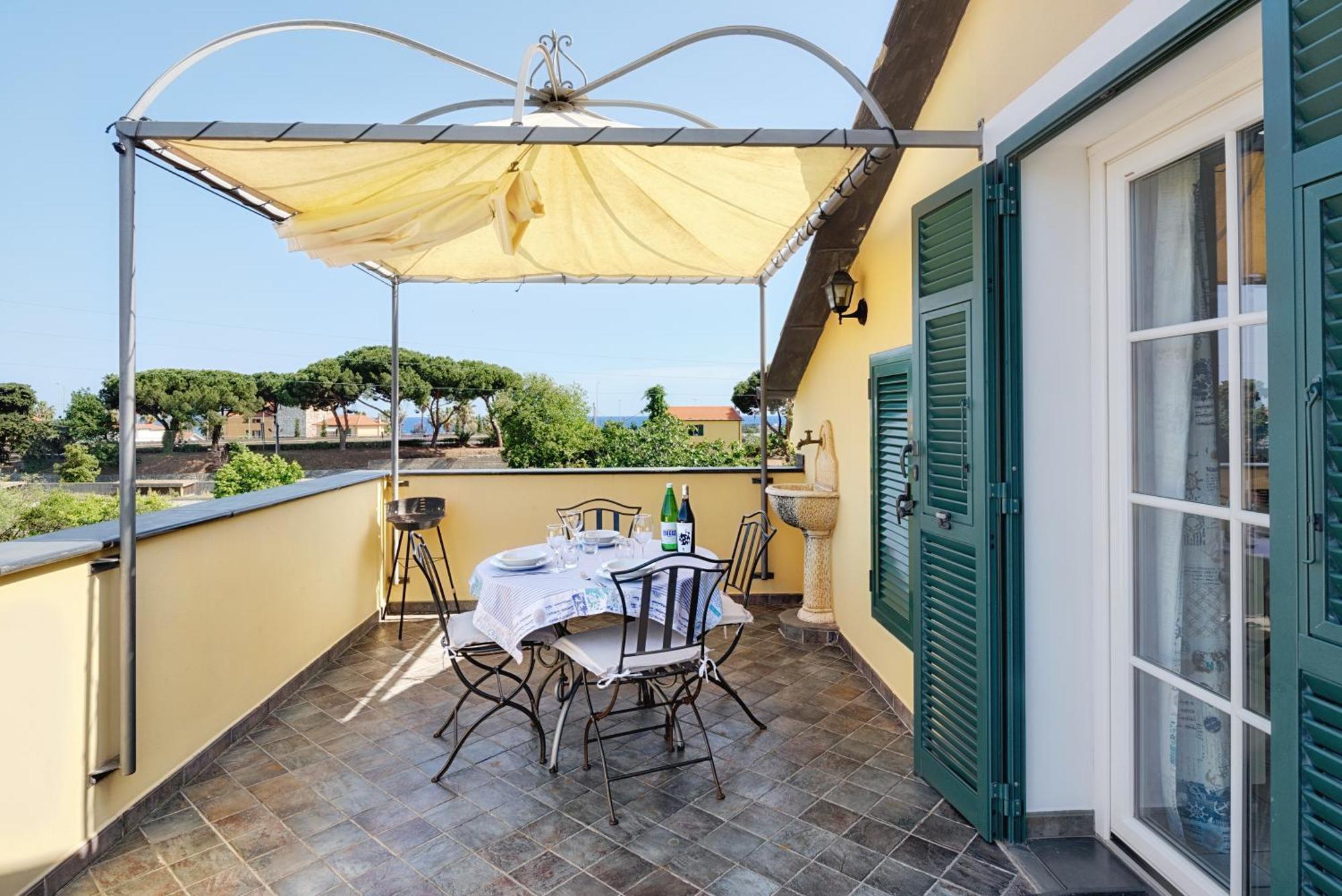 Casa Vacanze Nel Giardino Di Renzo 因佩里亚 外观 照片